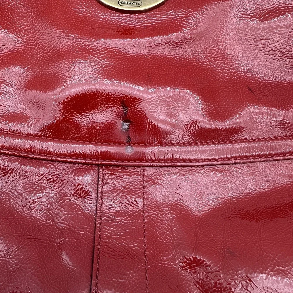 VTG Rare Coach Ergo Turnlock Crushed Patent Leather Shoulder Red Hobo Bag 11009